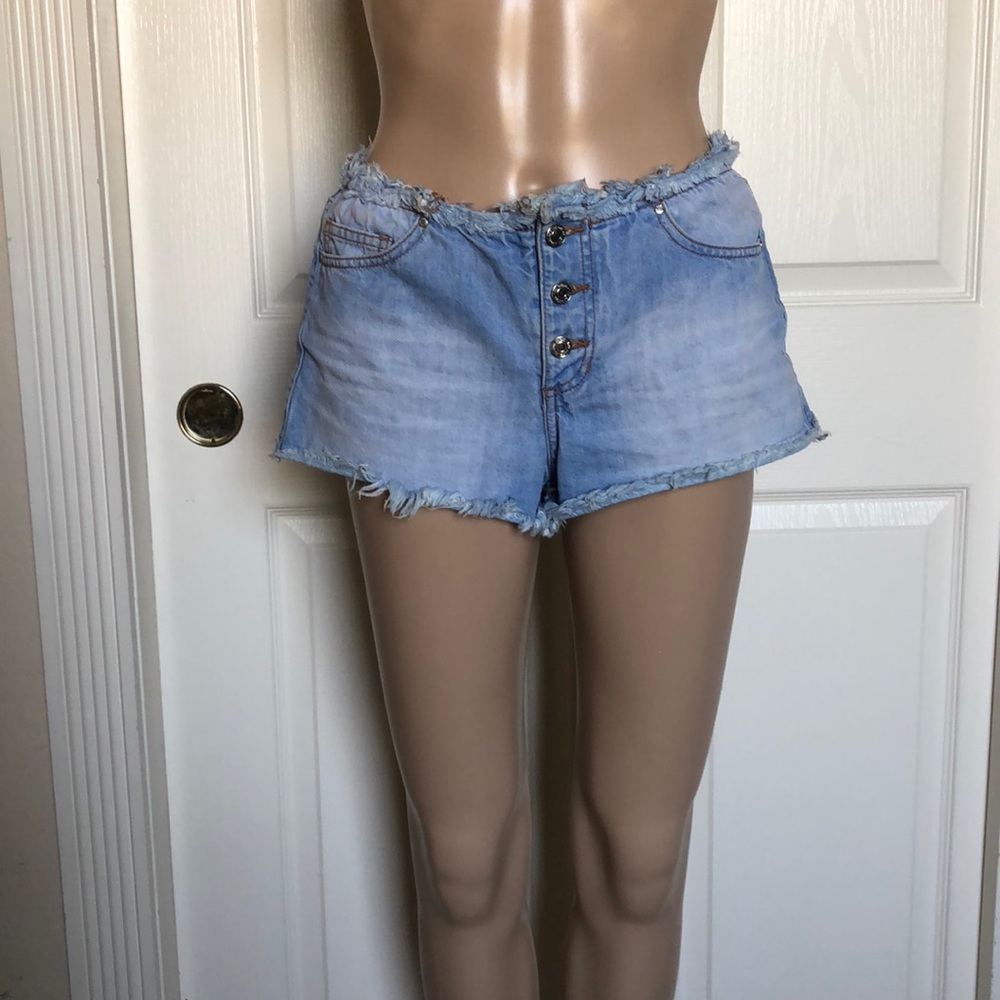 GUESS distressed shorts sz 25